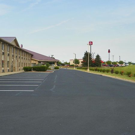 Royalton Inn & Suites Upper Sandusky Экстерьер фото