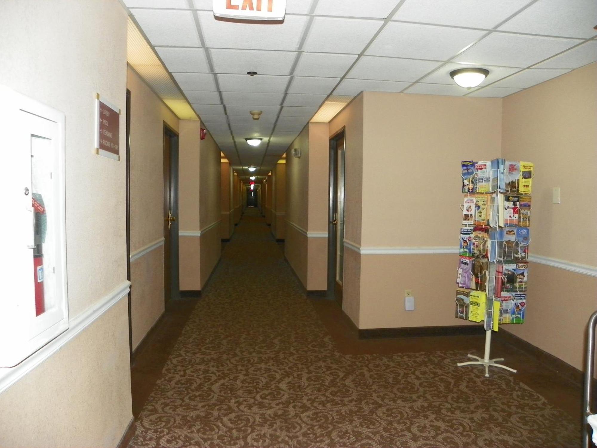 Royalton Inn & Suites Upper Sandusky Экстерьер фото