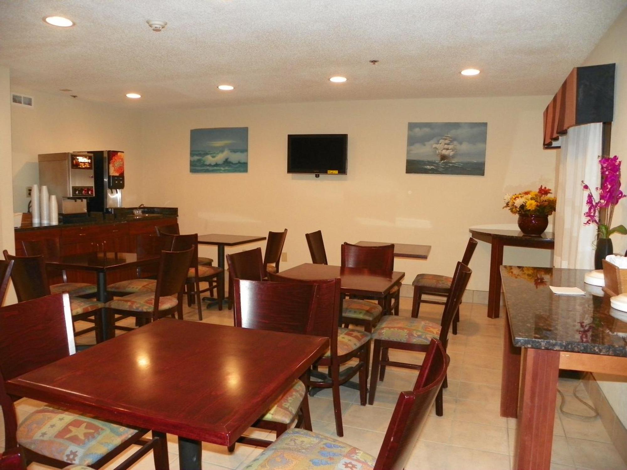 Royalton Inn & Suites Upper Sandusky Экстерьер фото