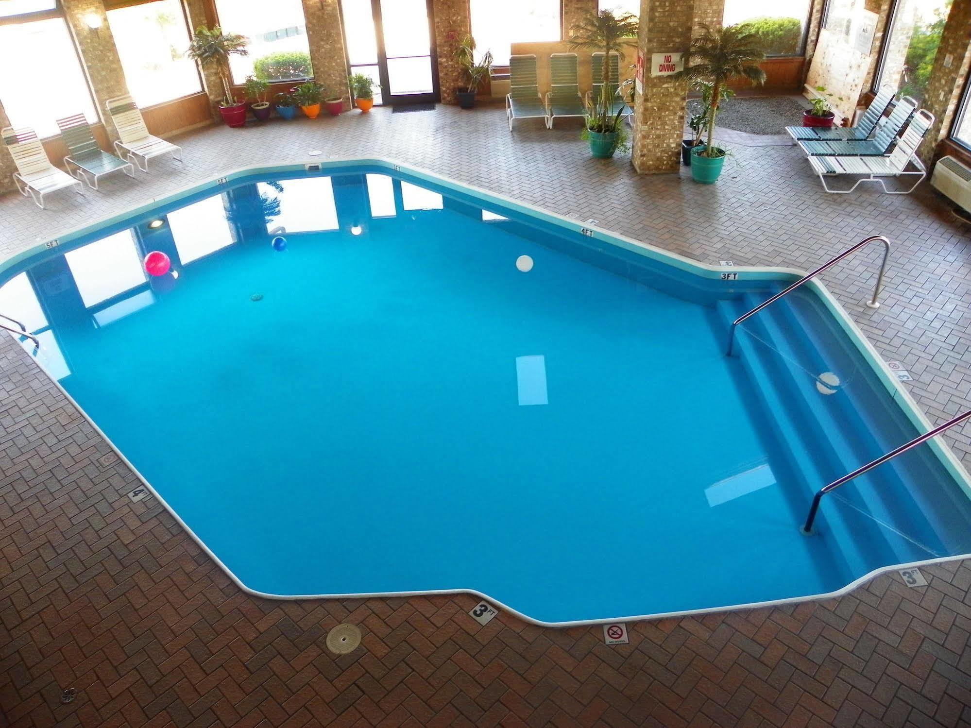 Royalton Inn & Suites Upper Sandusky Экстерьер фото