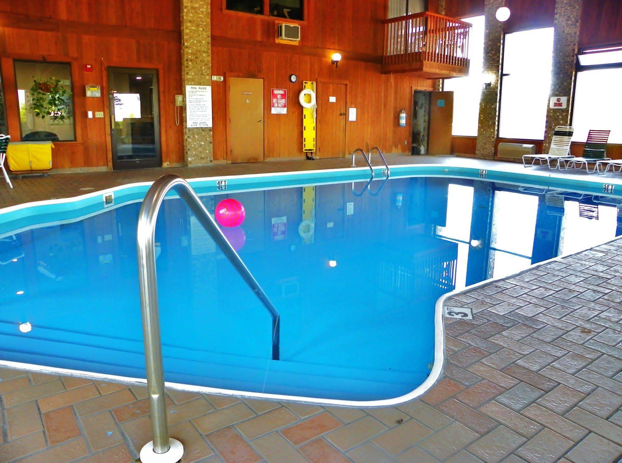 Royalton Inn & Suites Upper Sandusky Экстерьер фото