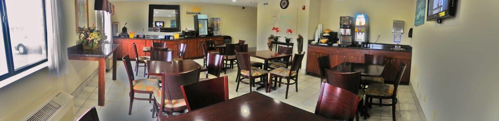 Royalton Inn & Suites Upper Sandusky Экстерьер фото